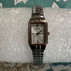 Vintage Pulsar Watch Woman’s 16mm Silver Tone 1N01-X128 Stretch New Battery
